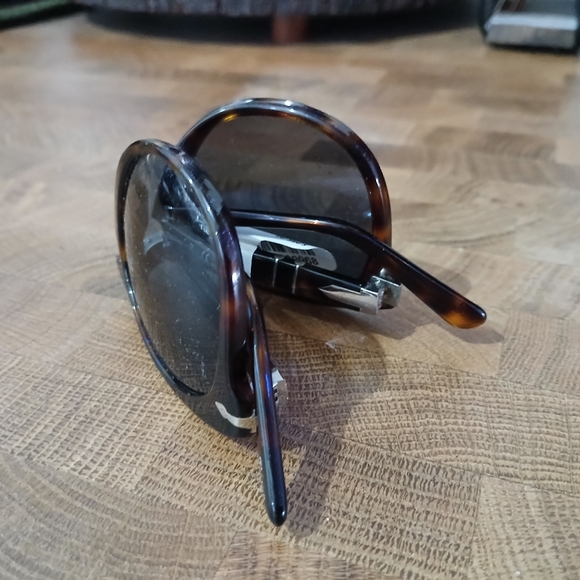 🆕️Persol folding sunglasses - Picture 6 of 7